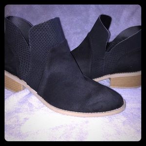 Size 71/5 AMERICAN EAGLE wedge heel boots.